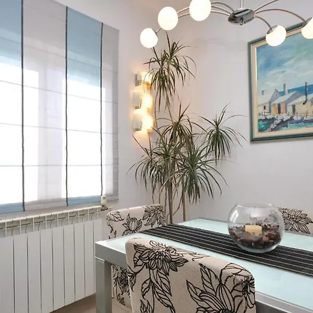 Ive Vojnovica Apartman Supetar